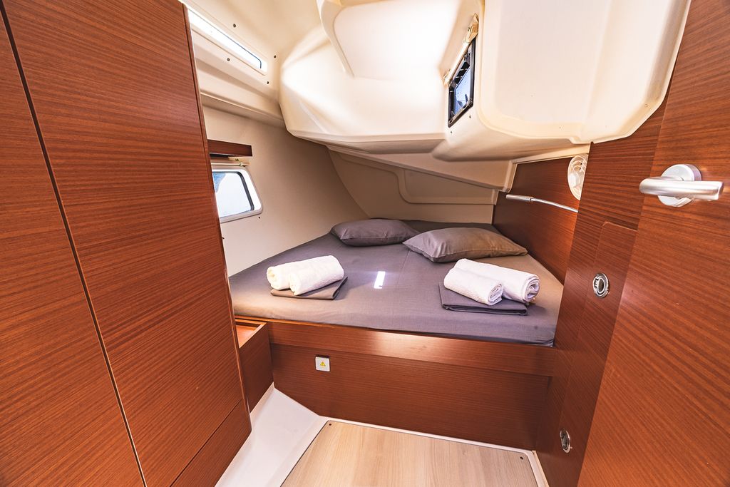 Dafne – Hanse 418 - Boat Images