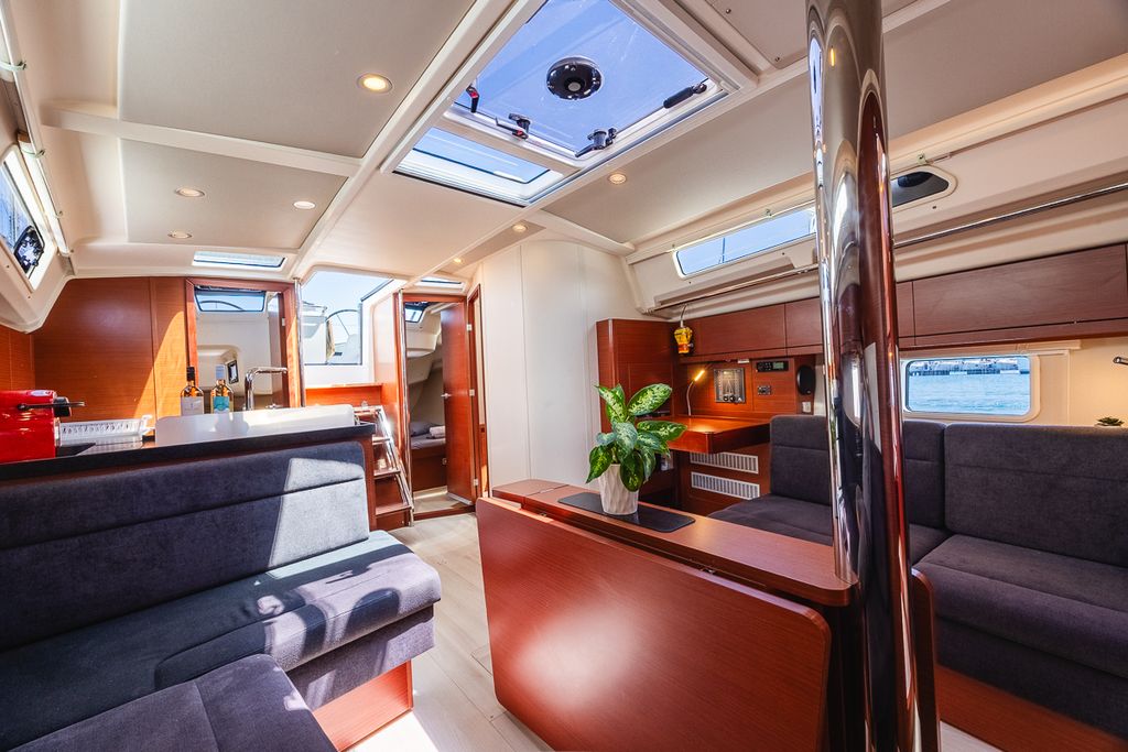 Dafne – Hanse 418 - Boat Images