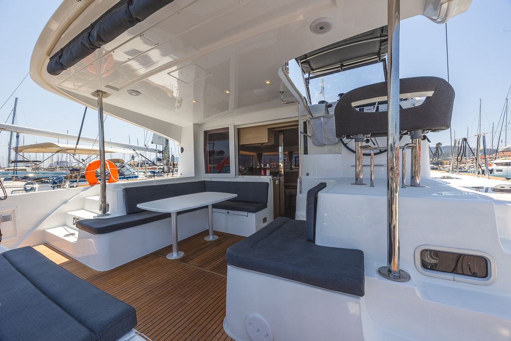Deva – Lagoon 40 - Boat Images