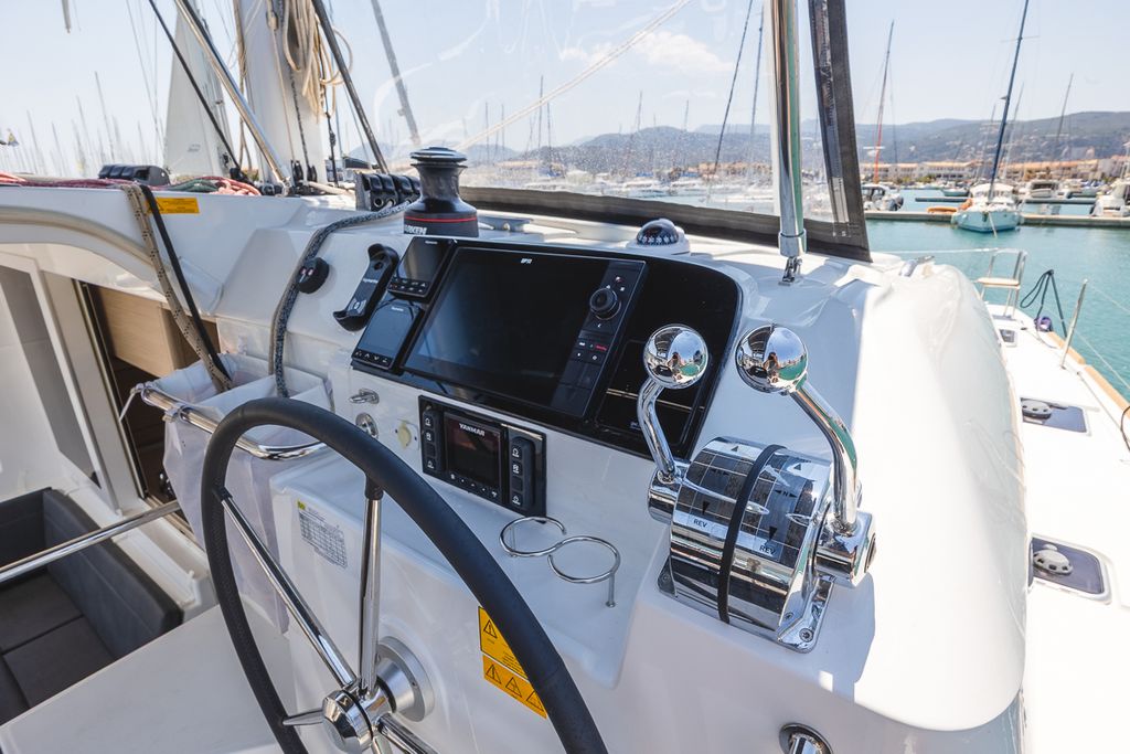 Deva – Lagoon 40 - Boat Images