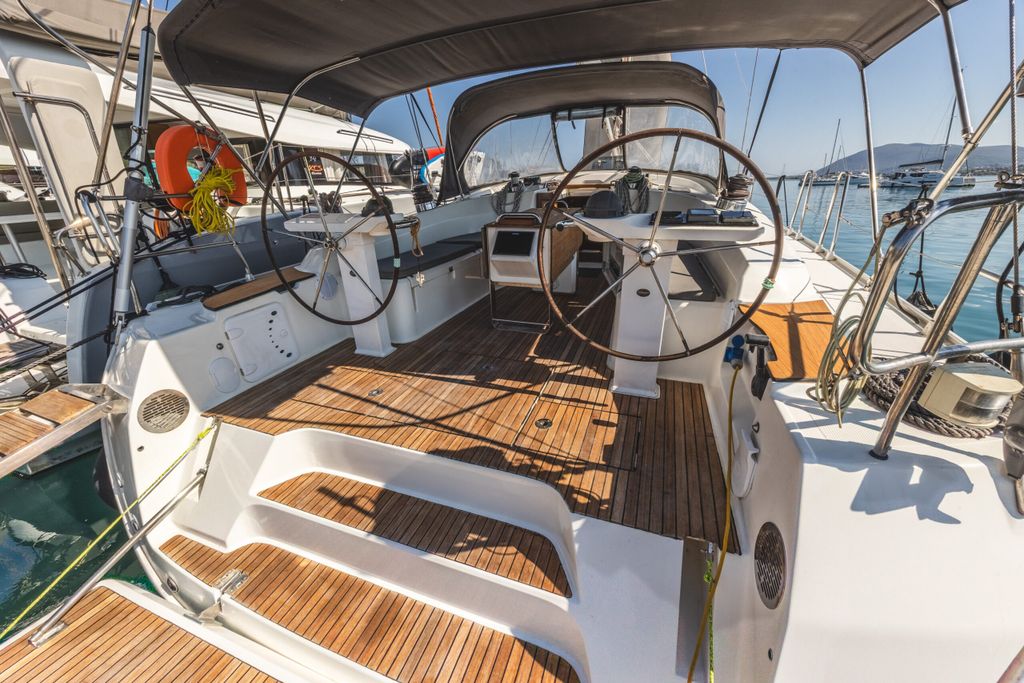 Acrux - Boat Images