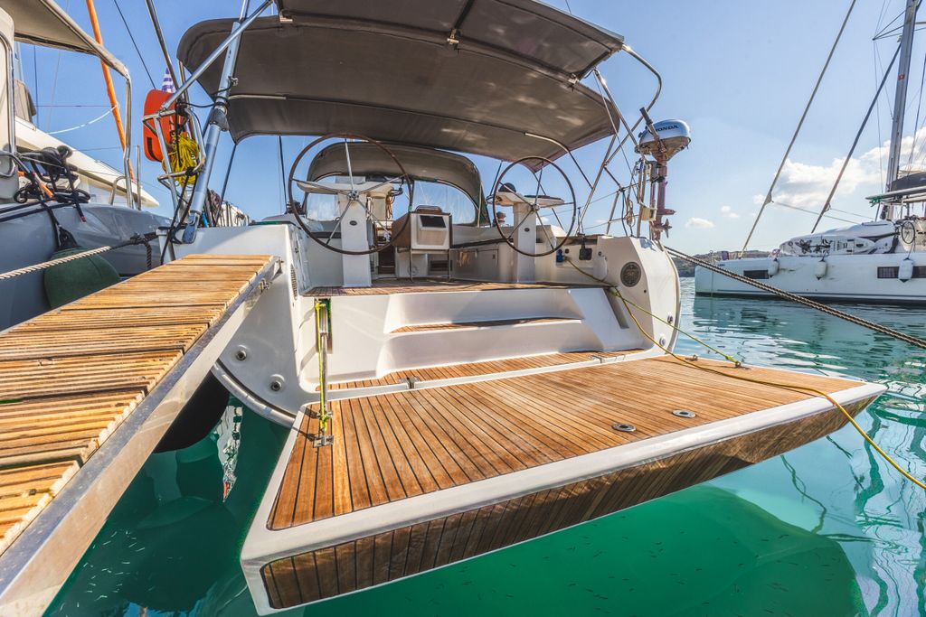 Acrux - Boat Images